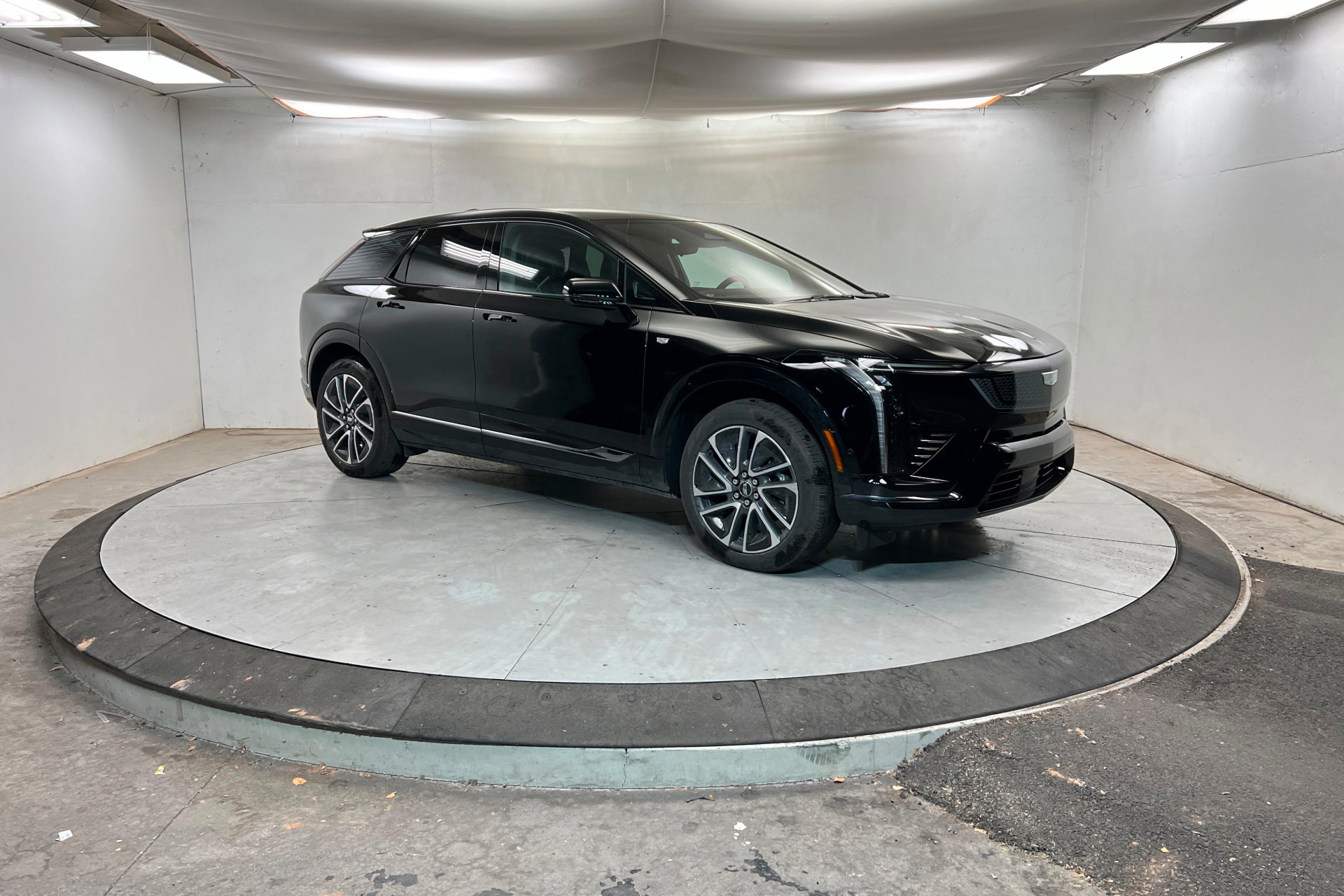 New 2026 Cadillac Optiq Sport 2 w/ LPO, Floor Liner Package AWD/4WD image 8