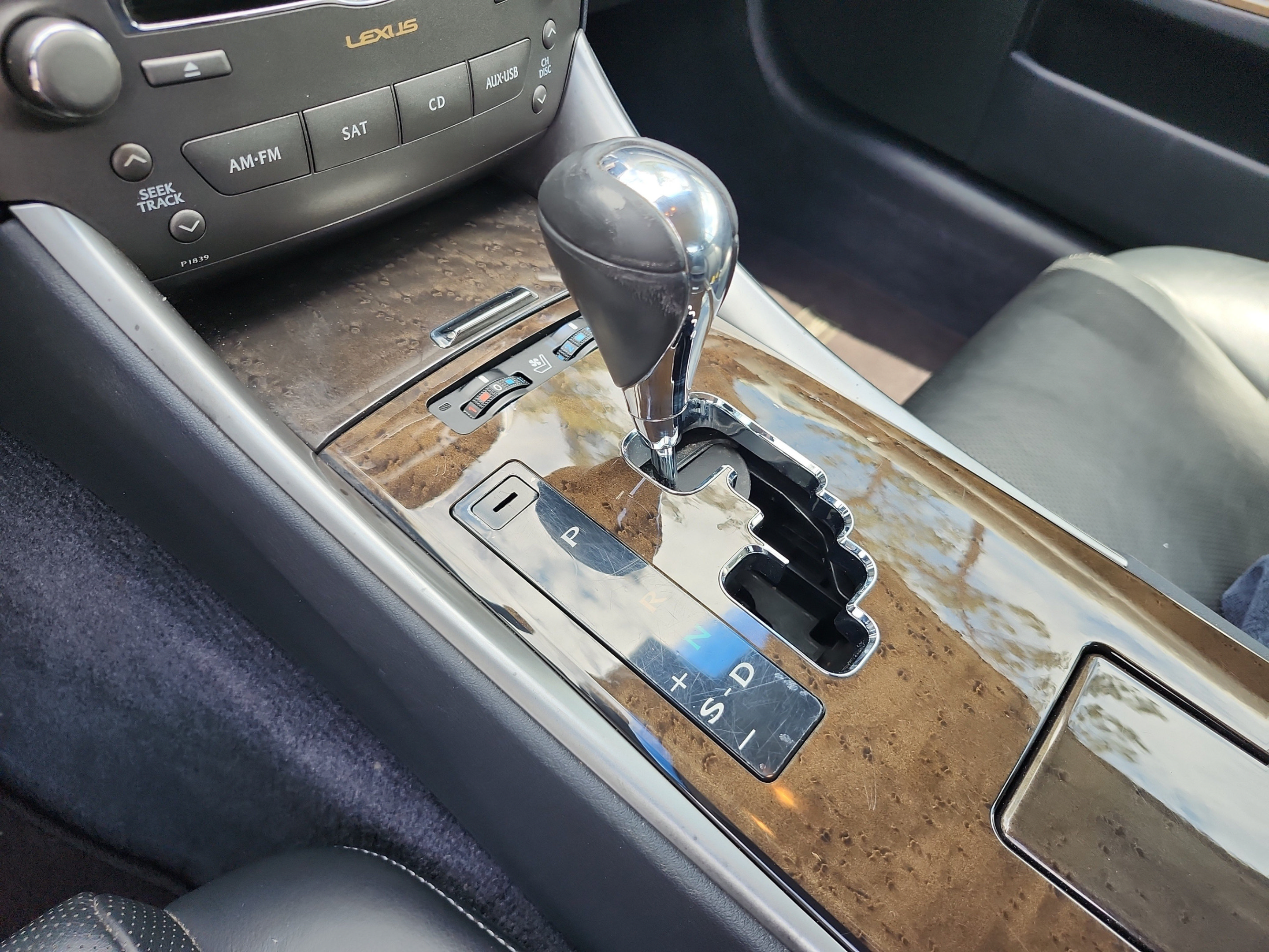 Used 2012 Lexus IS 350C w/ Luxury Pkg RWD image 14