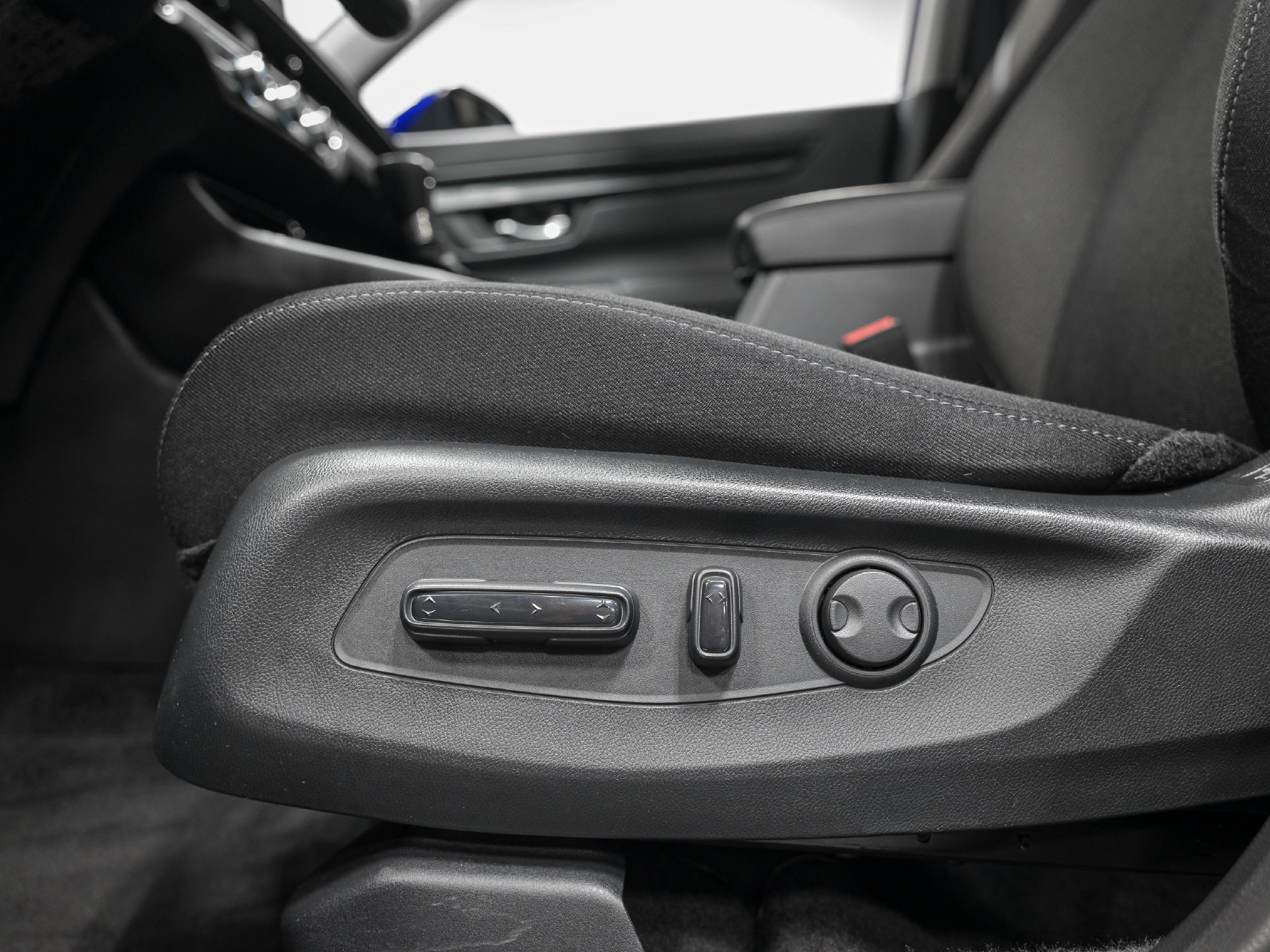 Used 2025 Honda CR-V EX image 14