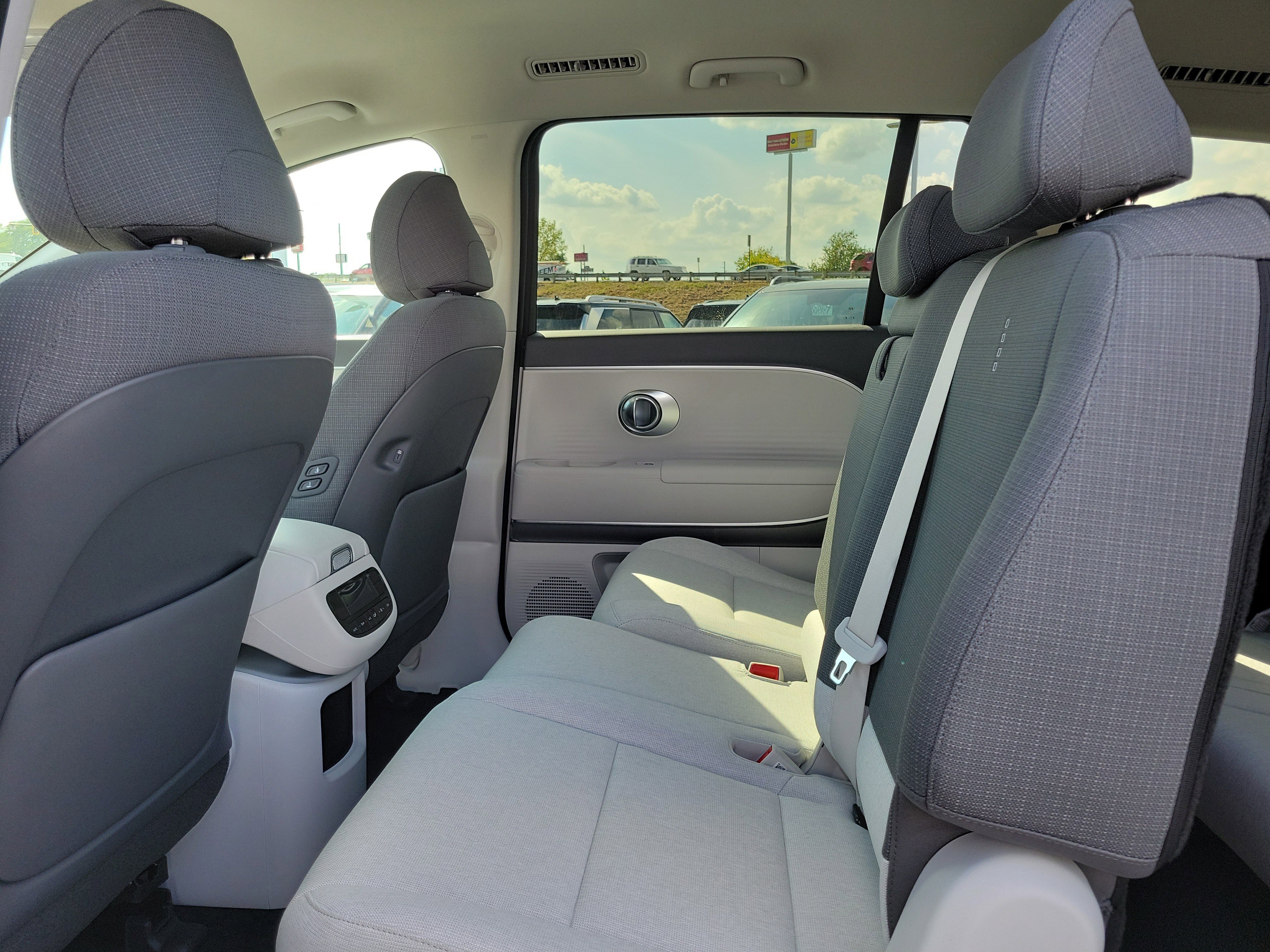 New 2026 Hyundai Ioniq 9 SE image 16