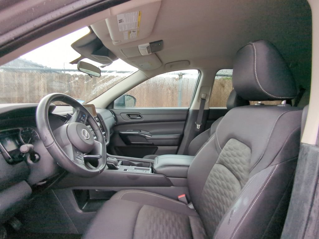 Used 2024 Nissan Pathfinder SV FWD image 6