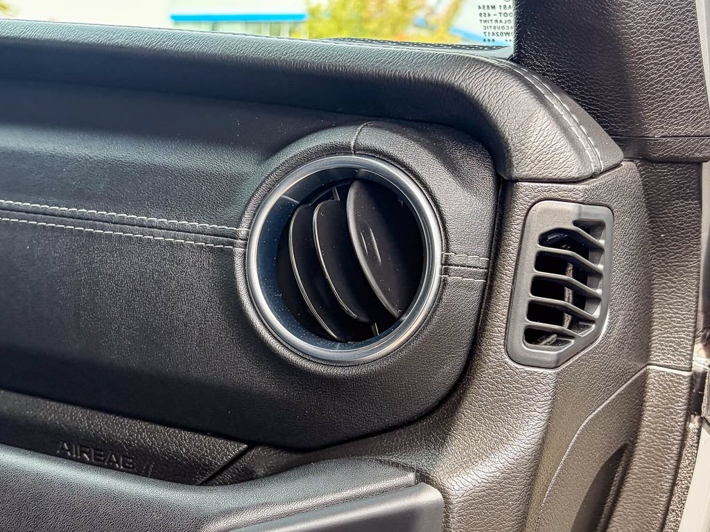 Used 2019 Jeep Wrangler Unlimited Sahara AWD/4WD image 34