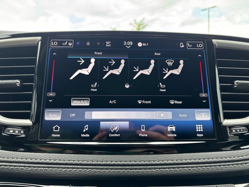 New 2027 Chrysler Pacifica Select FWD image 3