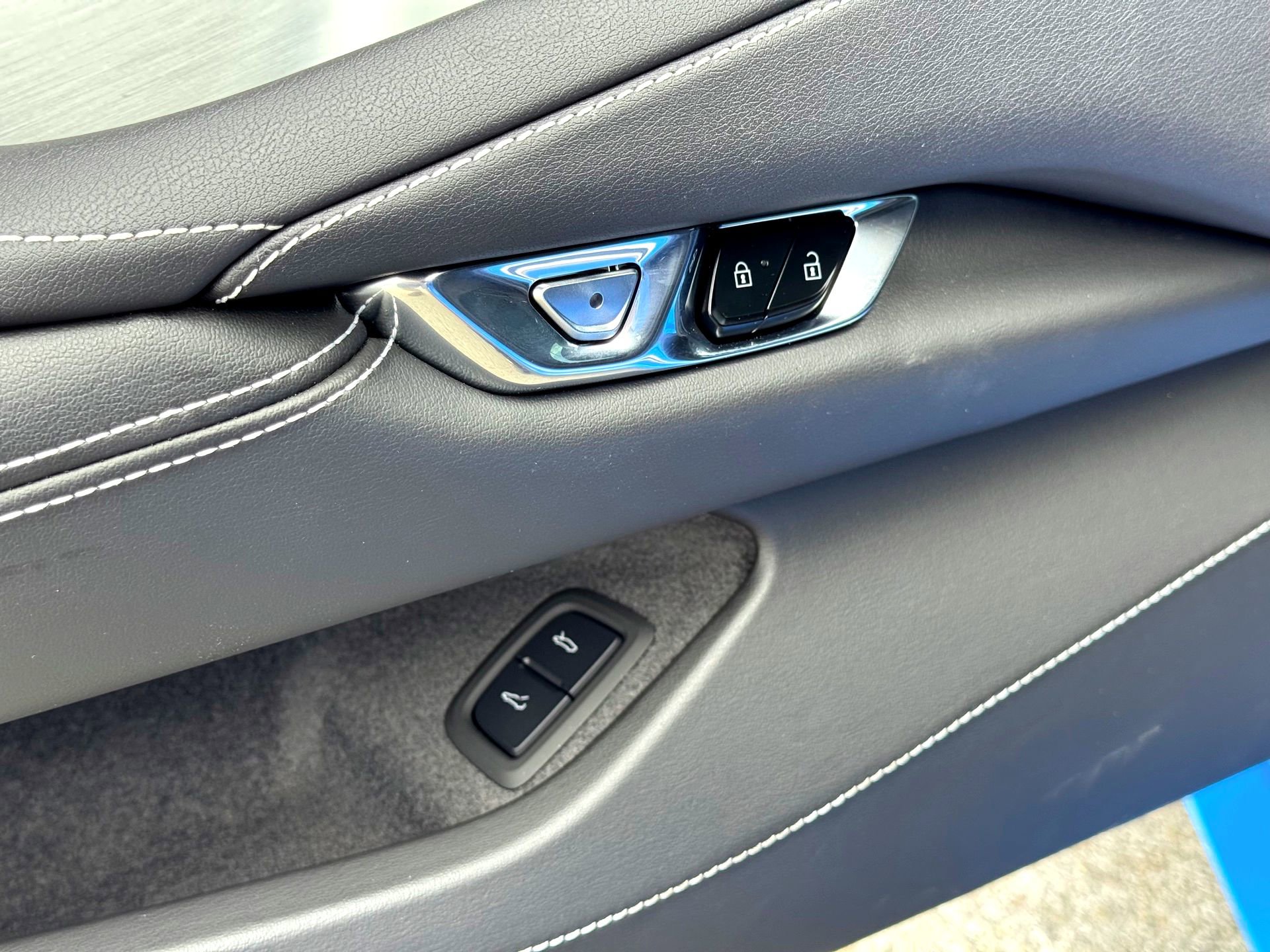 Used 2025 Chevrolet Corvette Stingray Coupe w/ 1LT image 17