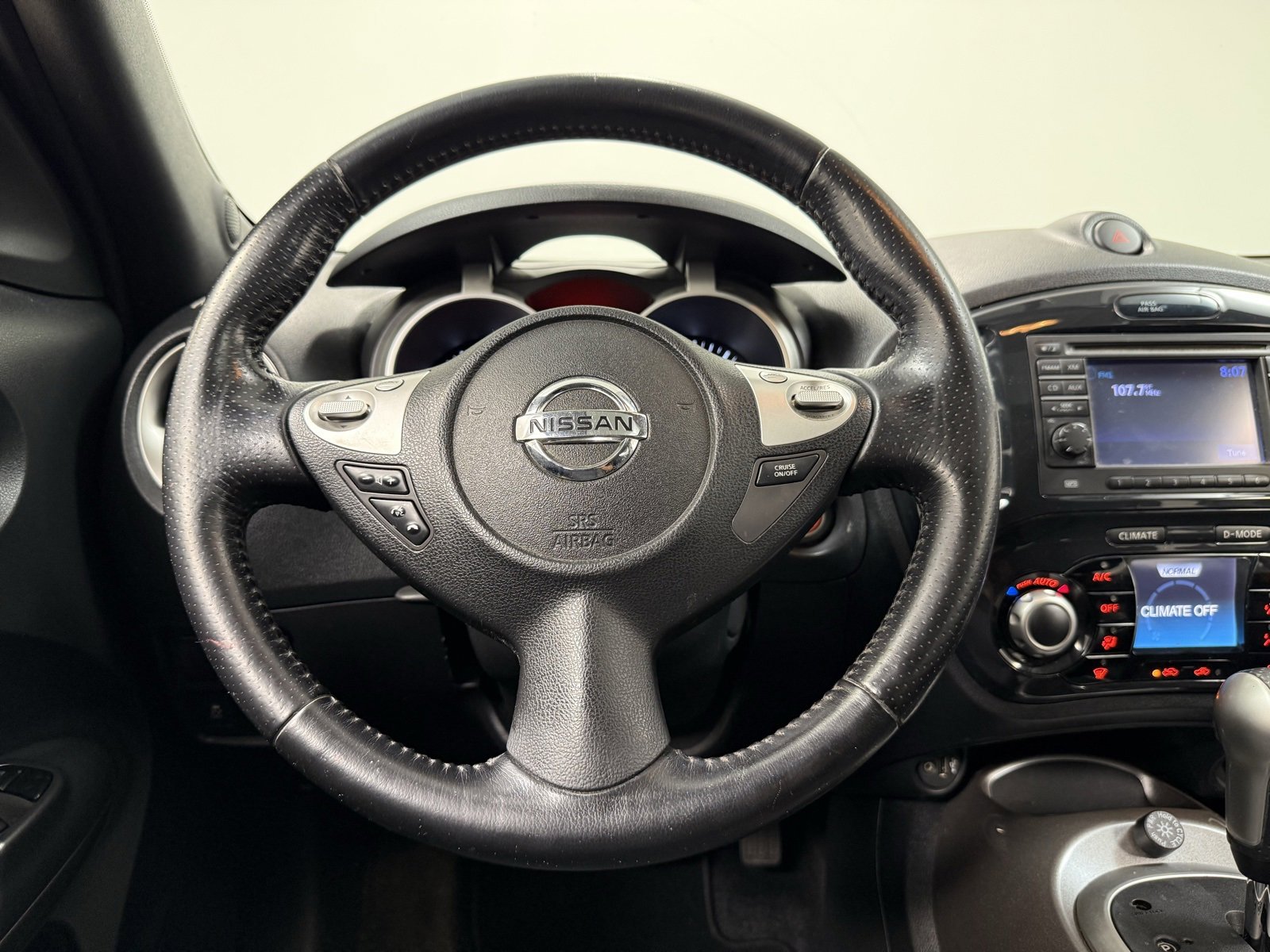 Used 2011 Nissan Juke SV w/ Interior Illumination Pkg image 18