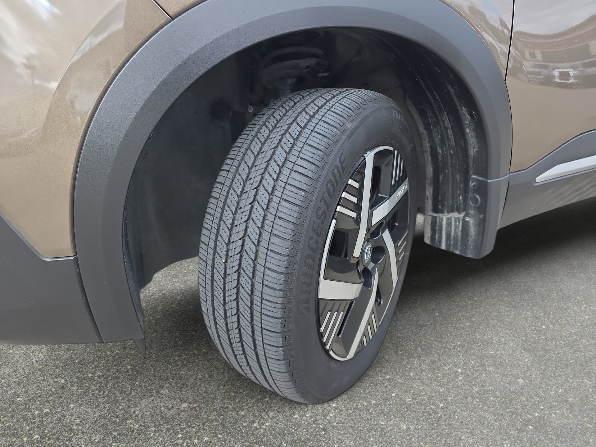 Certified 2025 Nissan Kicks SV FWD image 29