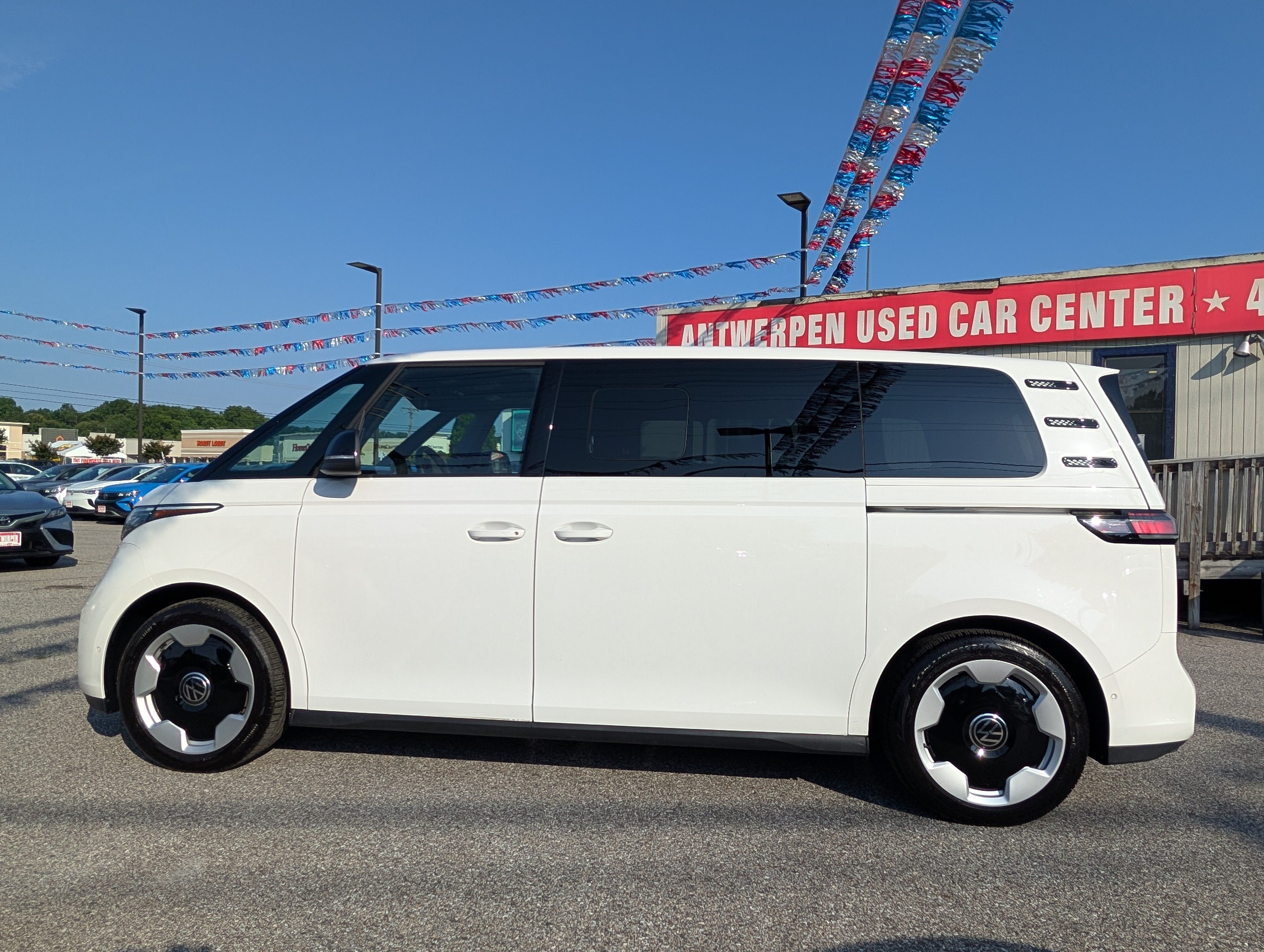 Used 2025 Volkswagen ID. Buzz Pro S Plus RWD image 6