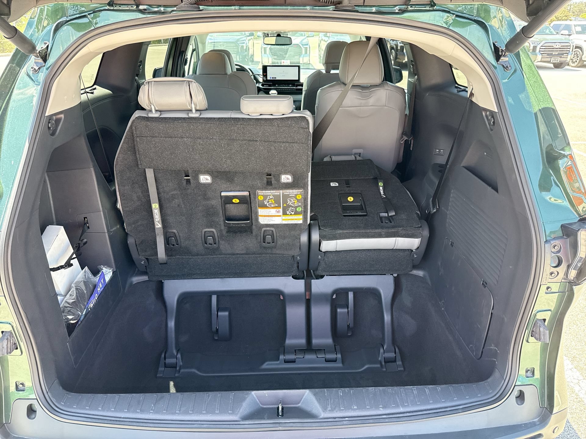 Used 2026 Toyota Sienna XLE FWD image 21