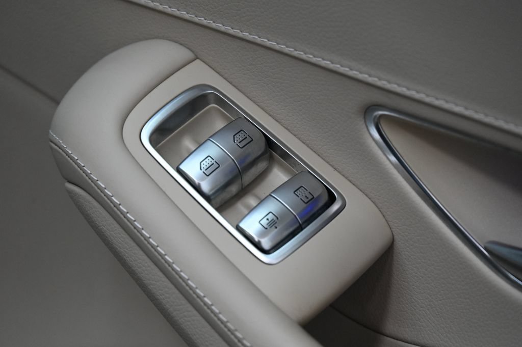 Used 2016 Mercedes-Benz S 550 Sedan image 38