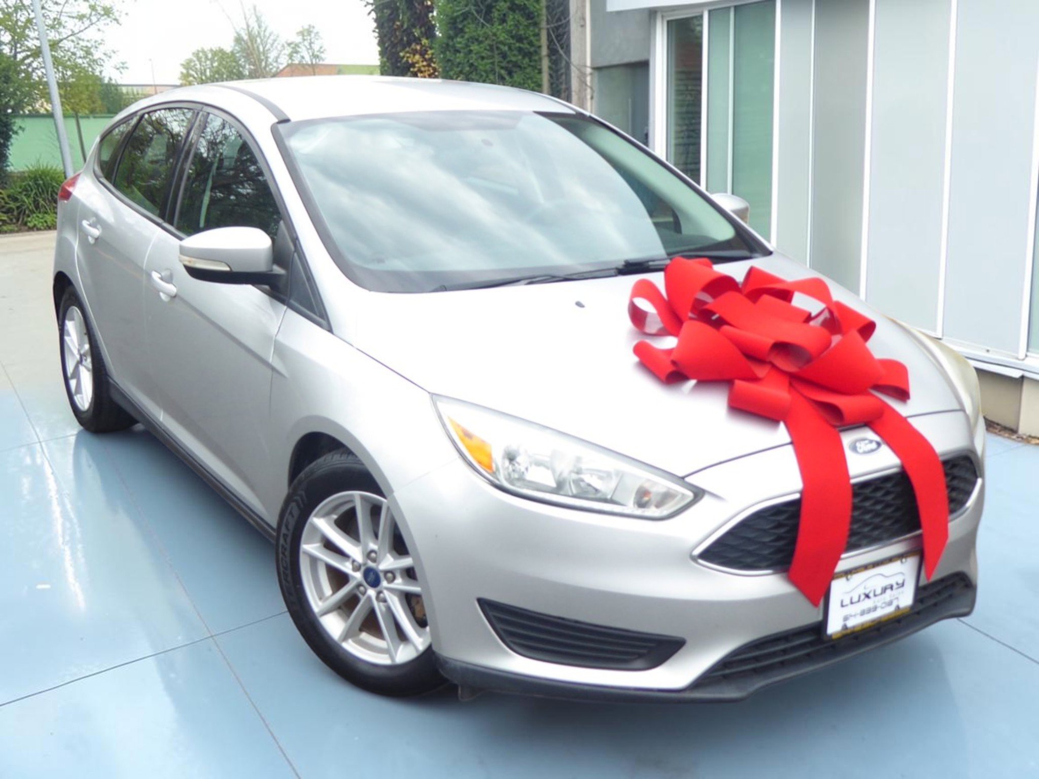 Used 2017 Ford Focus SE FWD image 2