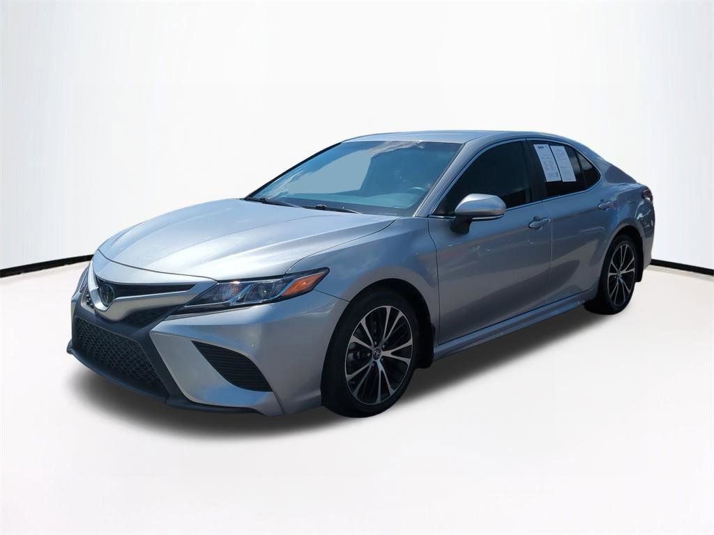 Used 2019 Toyota Camry SE w/ Convenience Package FWD image 9