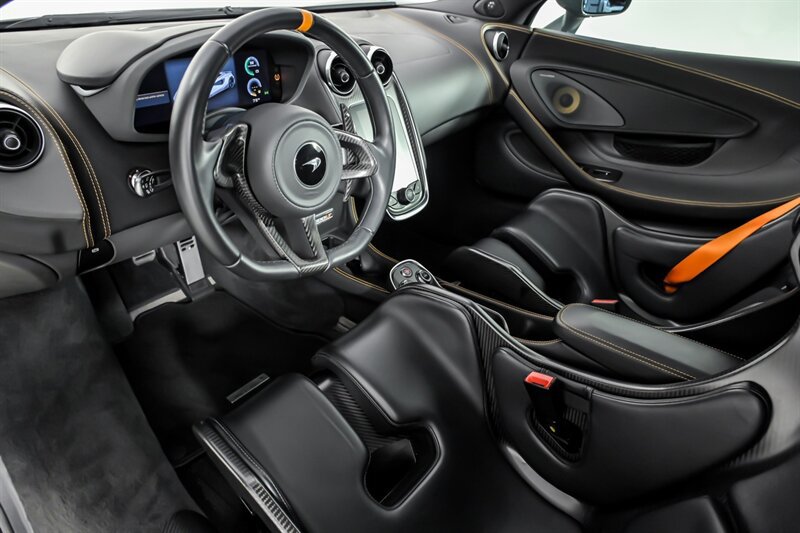 Used 2019 McLaren 600LT RWD image 18