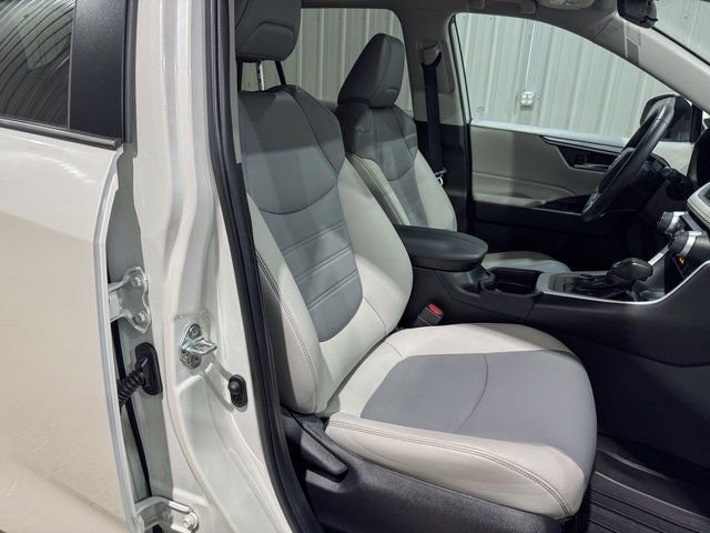 Used 2021 Toyota RAV4 XLE Premium image 28