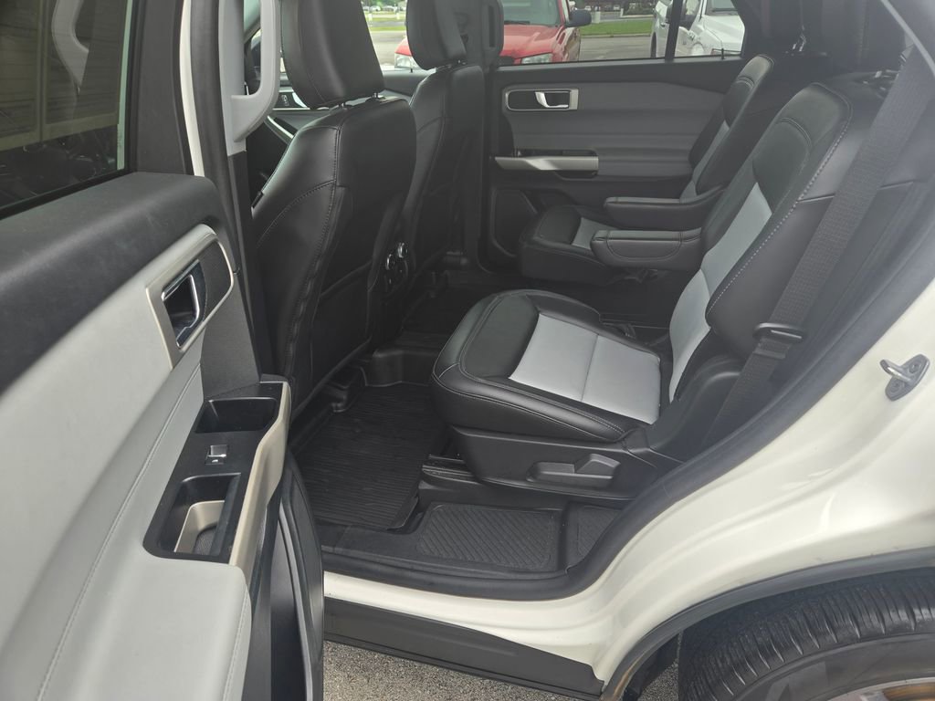 Used 2023 Ford Explorer XLT w/ Equipment Group 202A RWD image 8