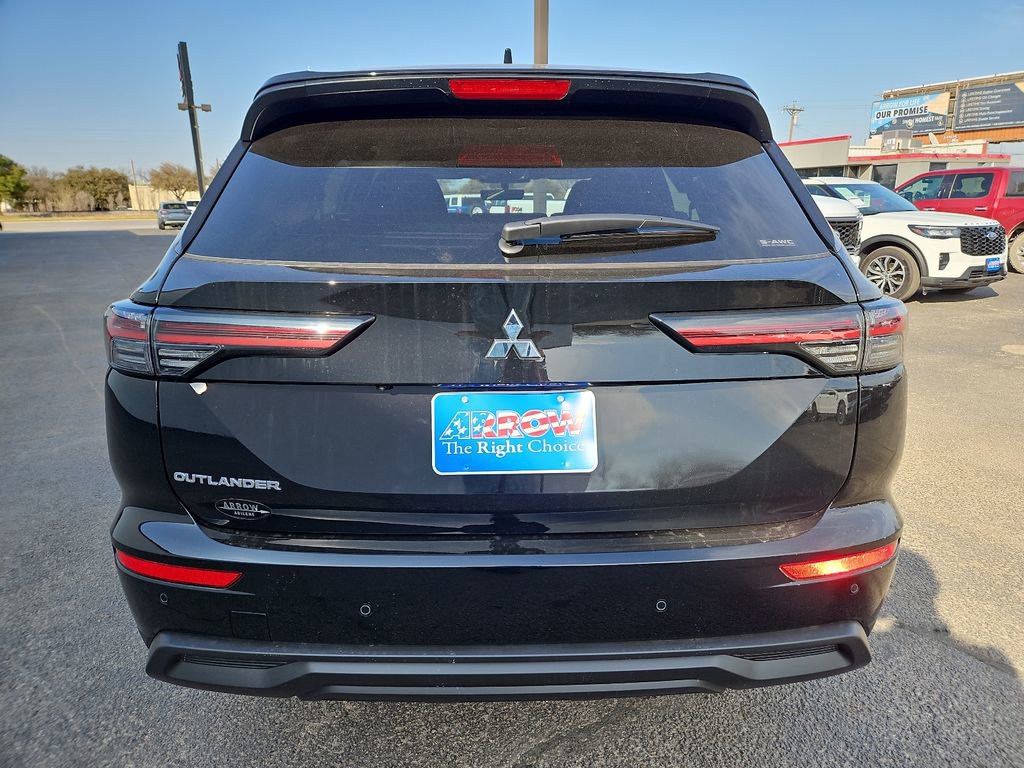 New 2026 Mitsubishi Outlander ES image 11