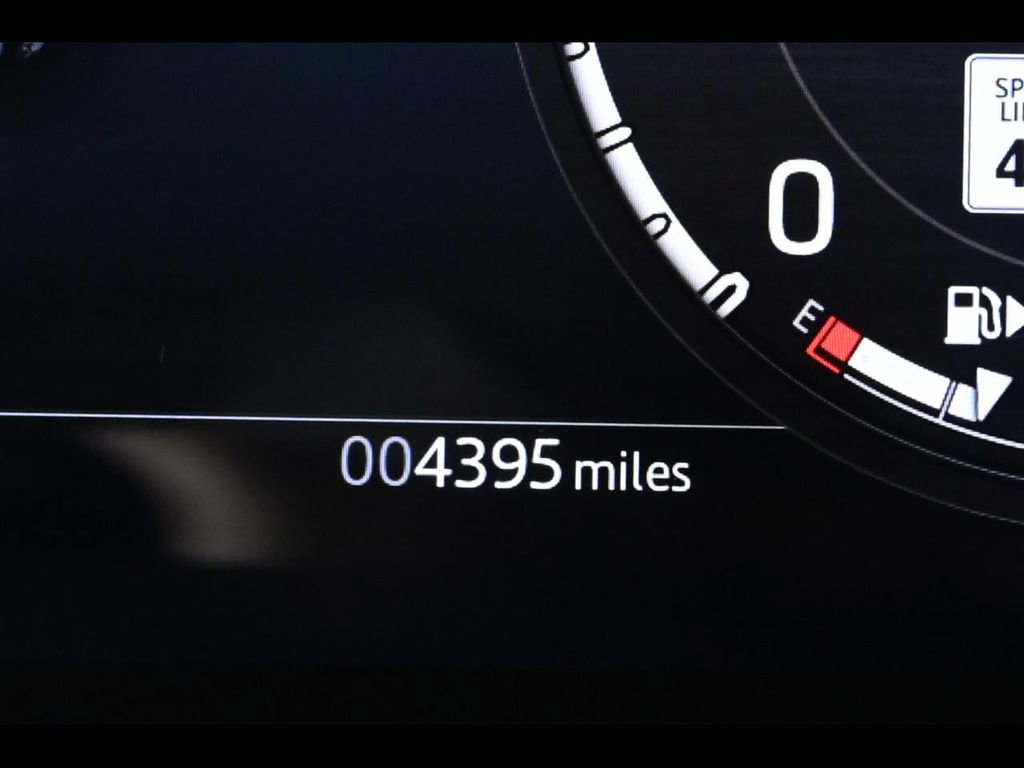 Used 2025 Land Rover Defender 110 X-Dynamic SE image 12