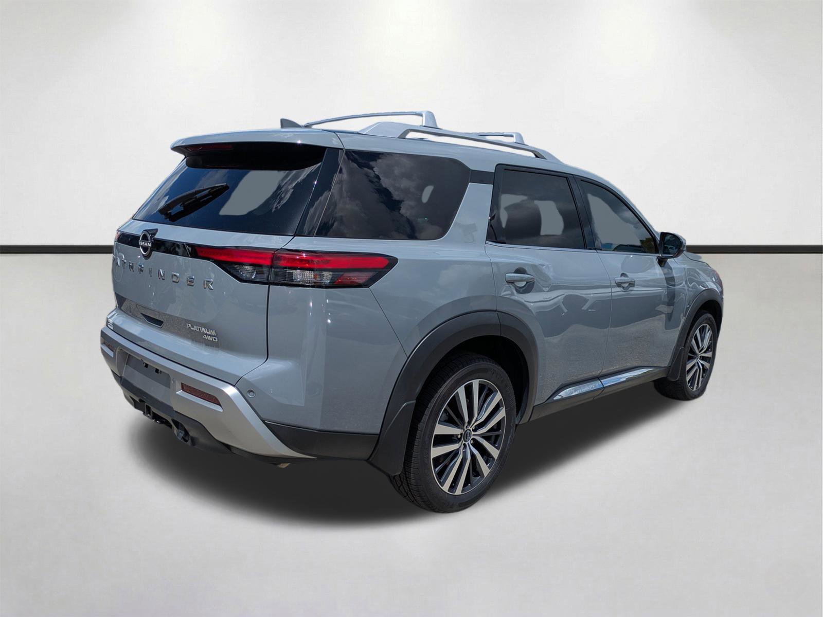 Used 2022 Nissan Pathfinder Platinum w/ Cargo Package AWD/4WD image 5