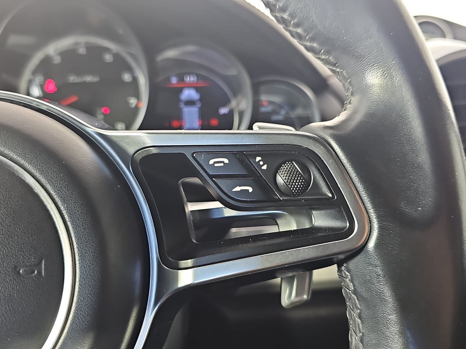 Used 2015 Porsche Cayenne Turbo AWD/4WD image 16