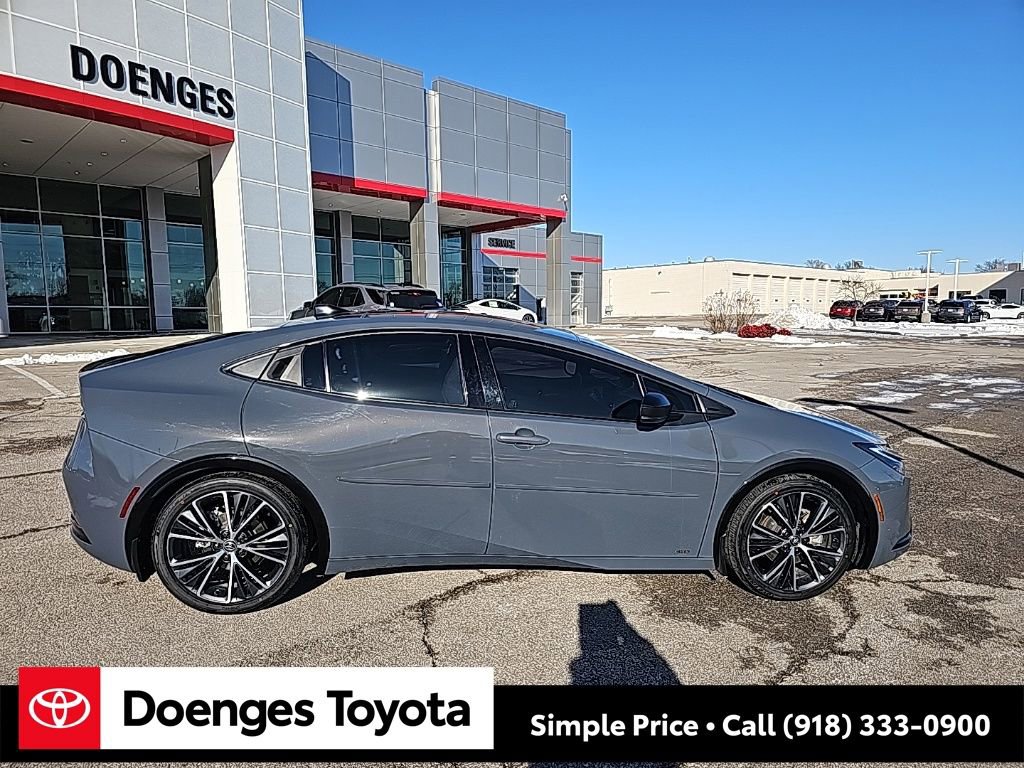 Used 2023 Toyota Prius XLE image 2