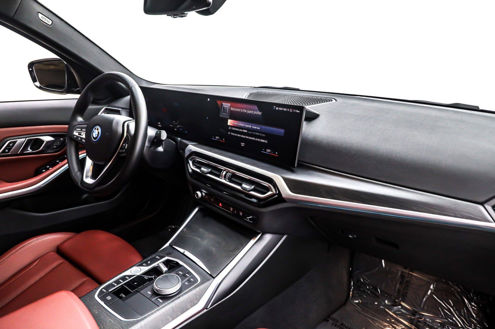 Used 2023 BMW 330e w/ Convenience Package image 17