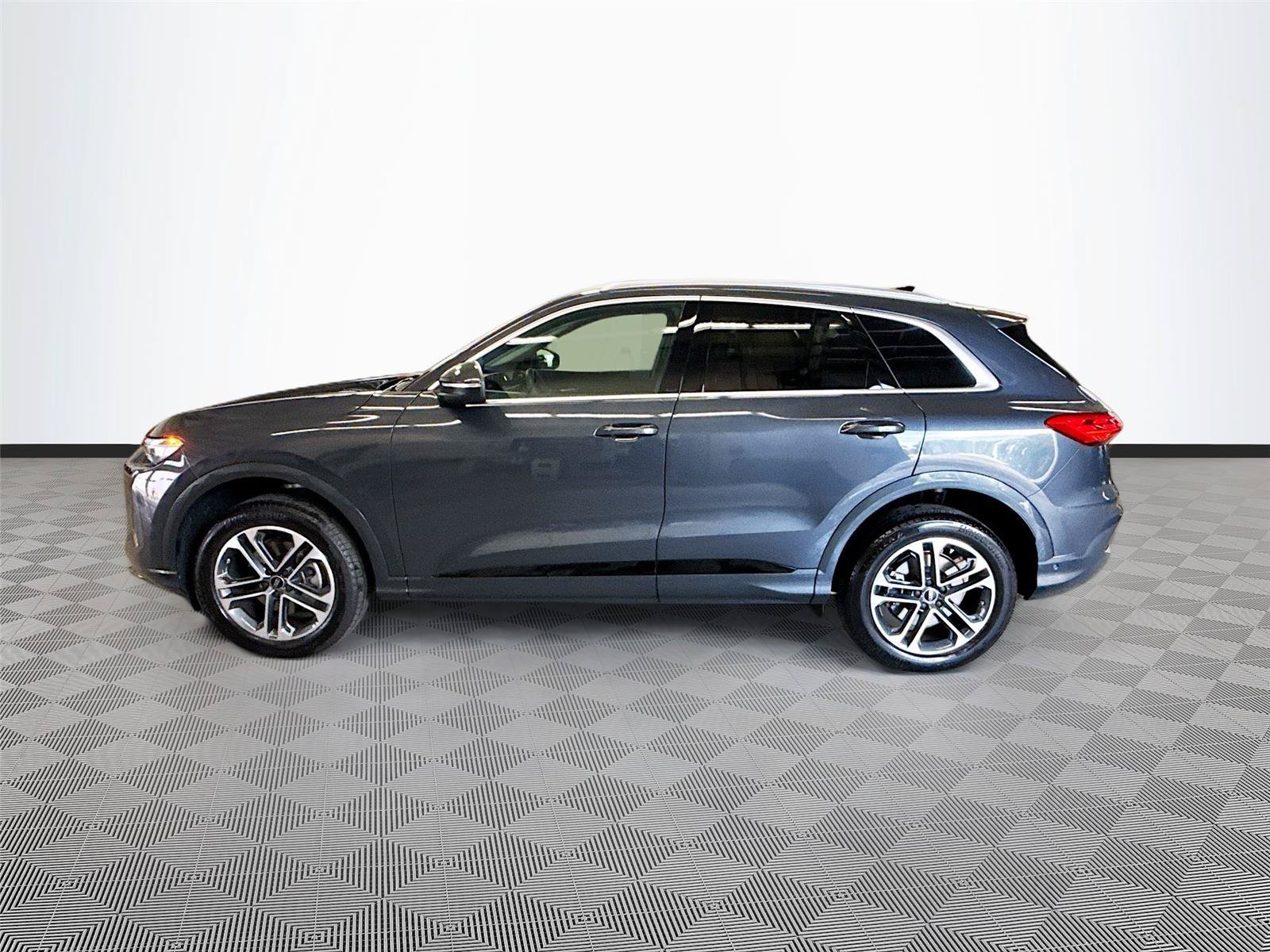Certified 2025 Audi Q5 Premium w/ Convenience Package AWD/4WD image 4