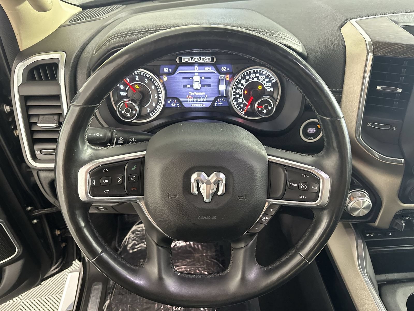 Used 2019 RAM 1500 Laramie AWD/4WD image 14