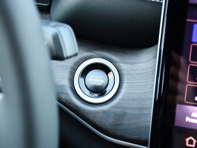 Used 2025 Jeep Grand Cherokee Limited w/ Black Appearance Package image 13