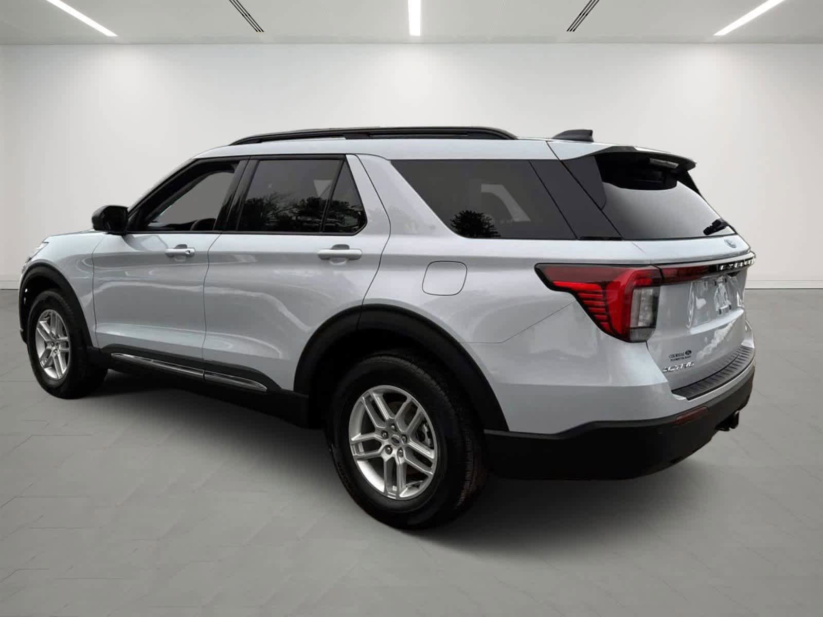 Used 2025 Ford Explorer Active image 3