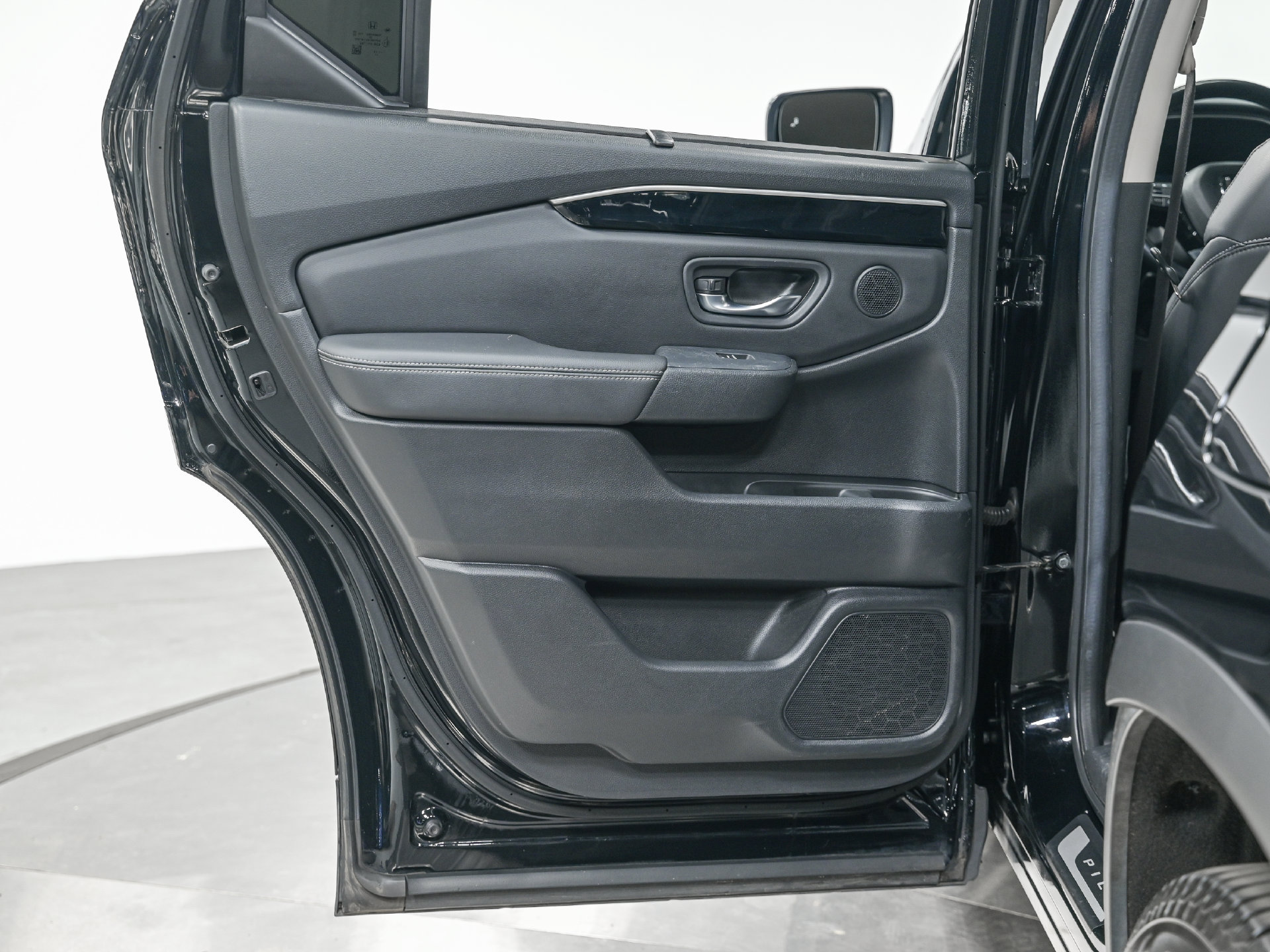Used 2025 Honda Pilot EX-L image 25