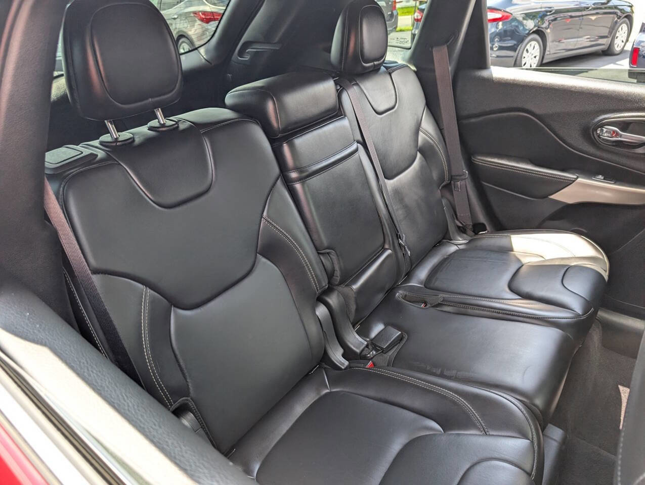Used 2017 Jeep Cherokee Limited image 29