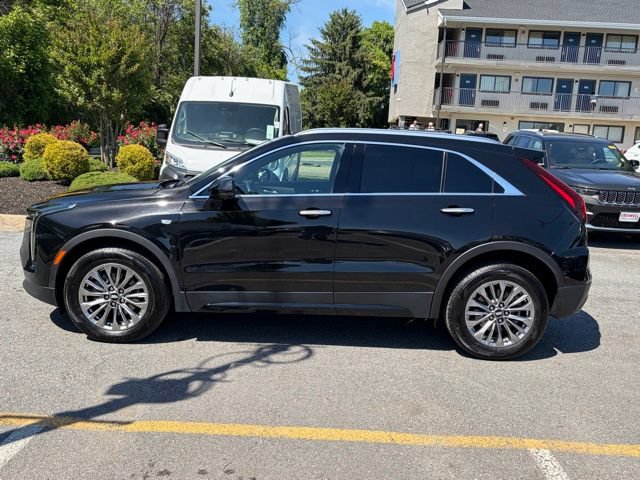 Used 2025 Cadillac XT4 Premium Luxury AWD/4WD image 2