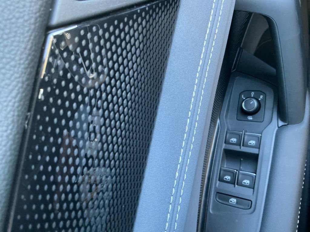 New 2025 Volkswagen Tiguan SE image 22