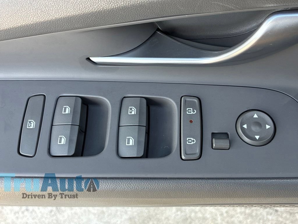 Used 2024 Hyundai Elantra SEL FWD image 21