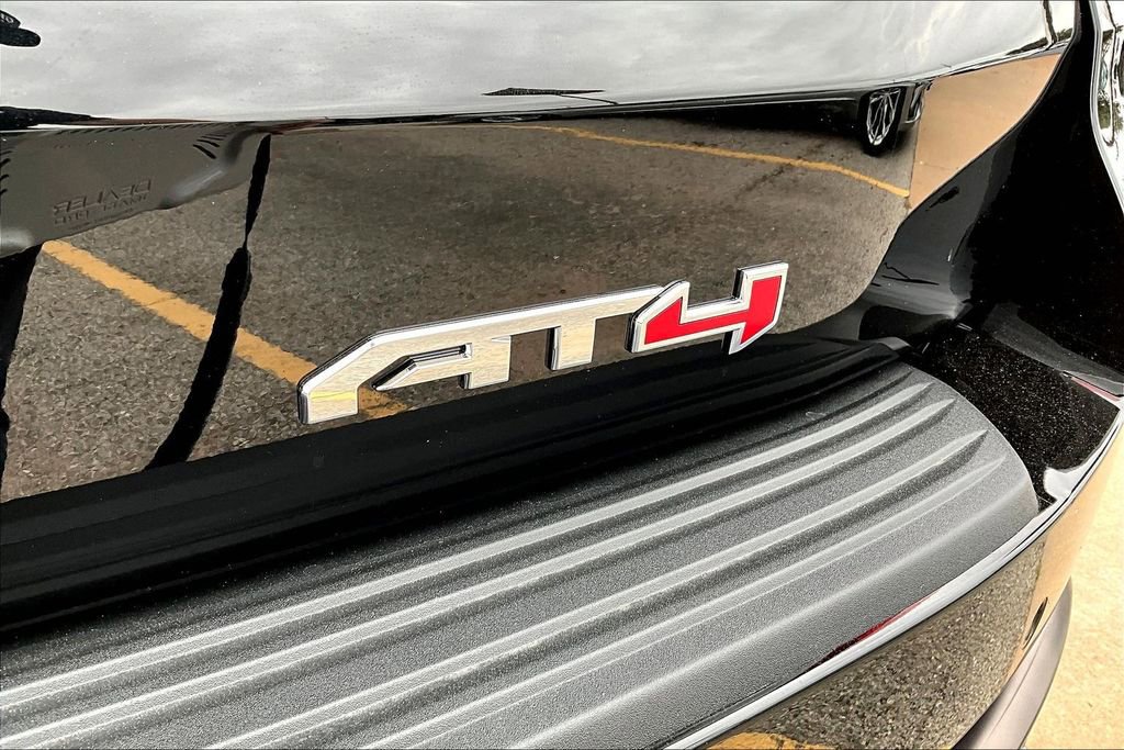 New 2026 GMC Yukon AT4 Ultimate w/ LPO, Floor Liner Package AWD/4WD image 38