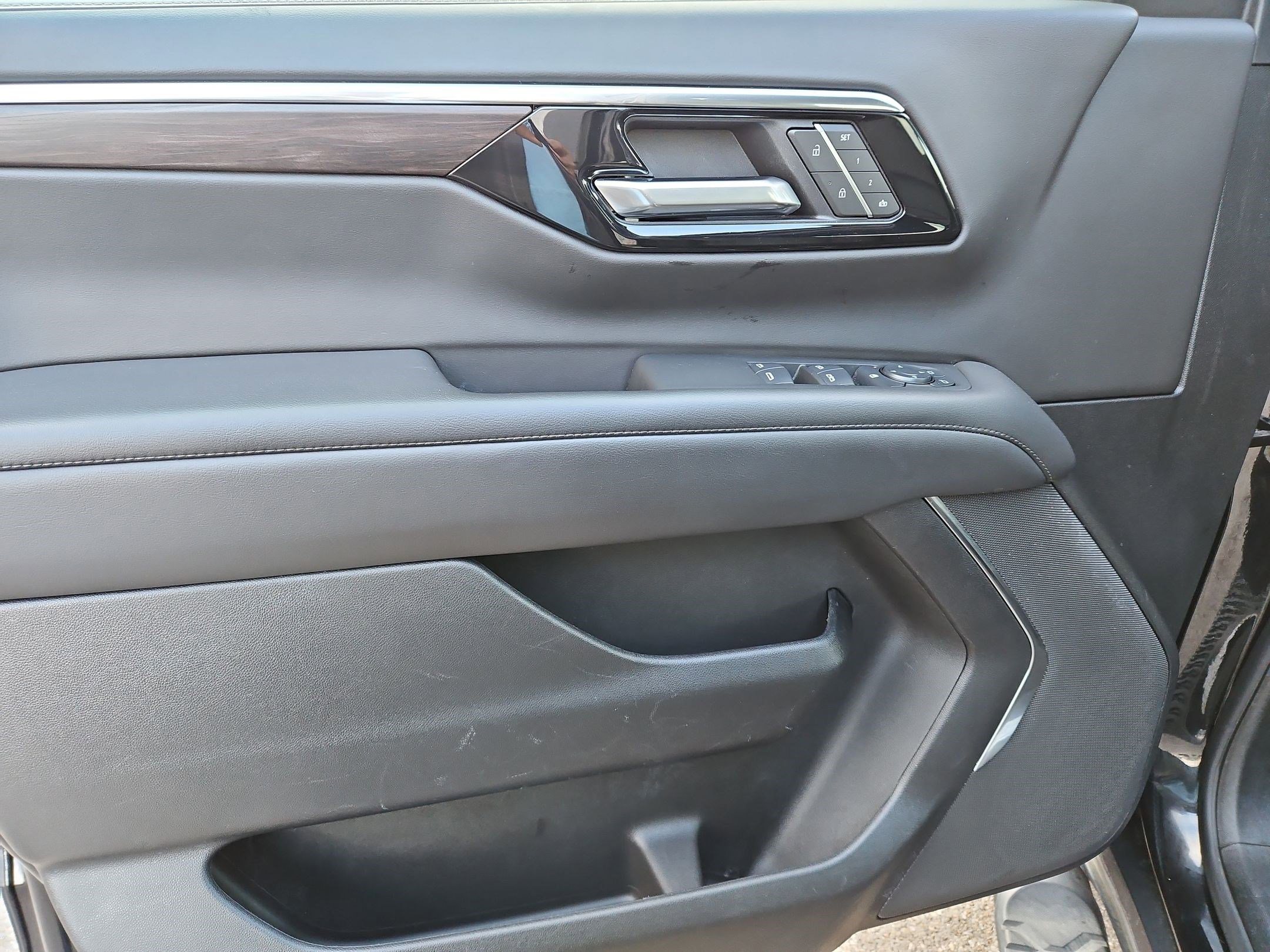 Used 2025 Chevrolet Tahoe Z71 image 12