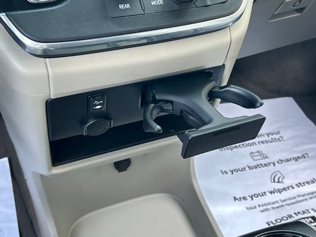 Used 2015 Toyota Sienna LE FWD image 64