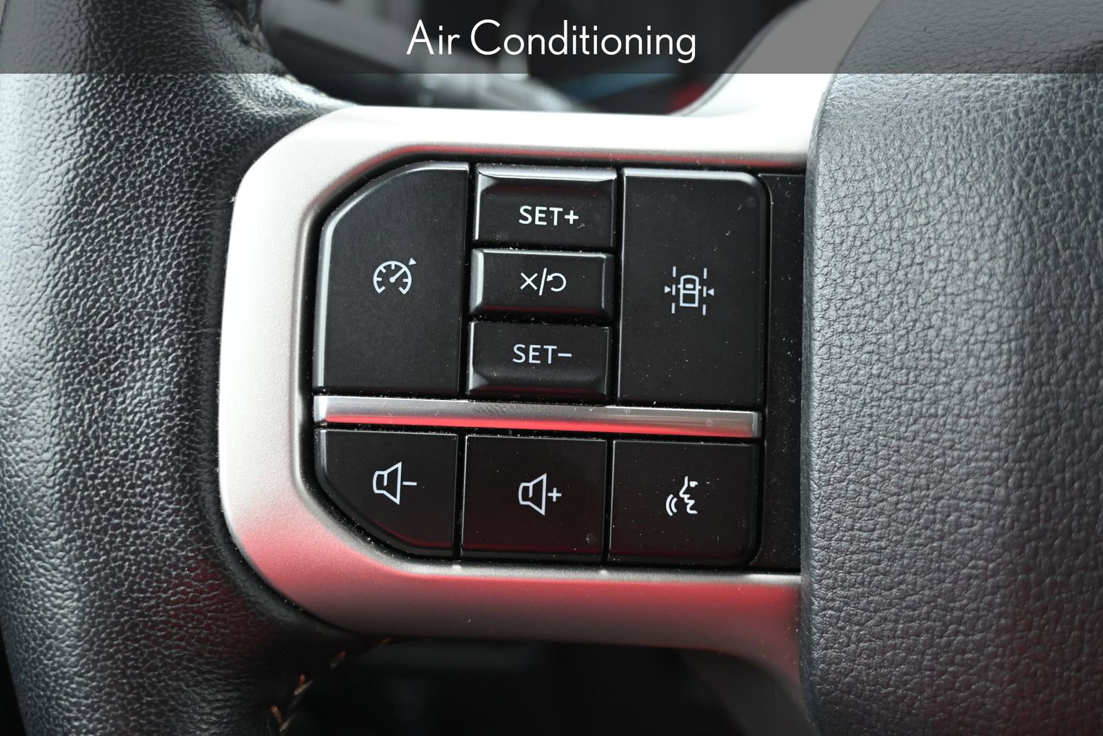 Used 2024 Ford Expedition XLT image 13