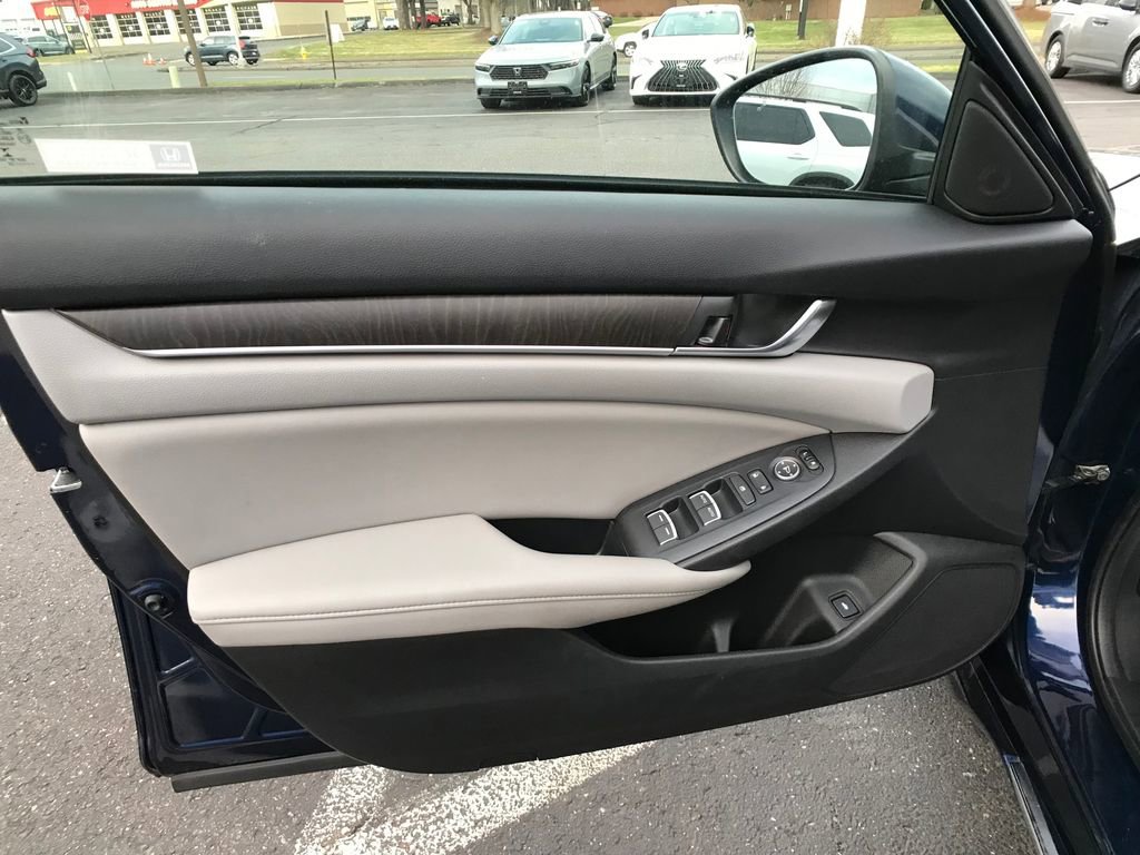 Used 2019 Honda Accord EX image 16