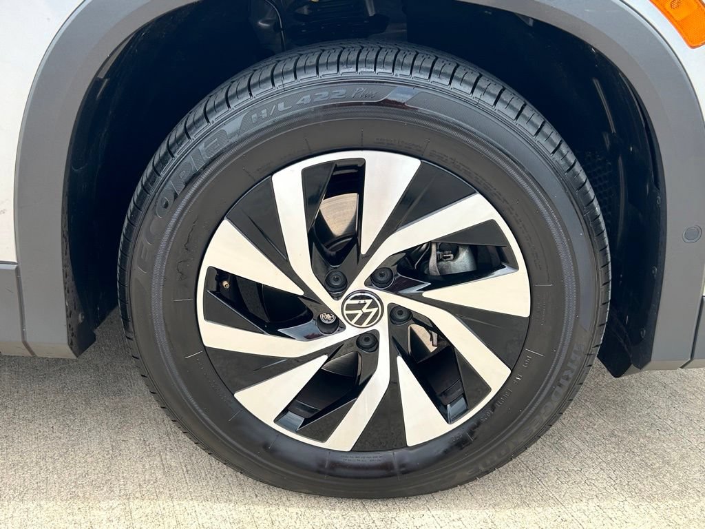 Certified 2025 Volkswagen Tiguan S FWD image 40