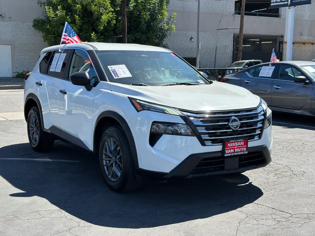 Used 2024 Nissan Rogue S FWD image 10