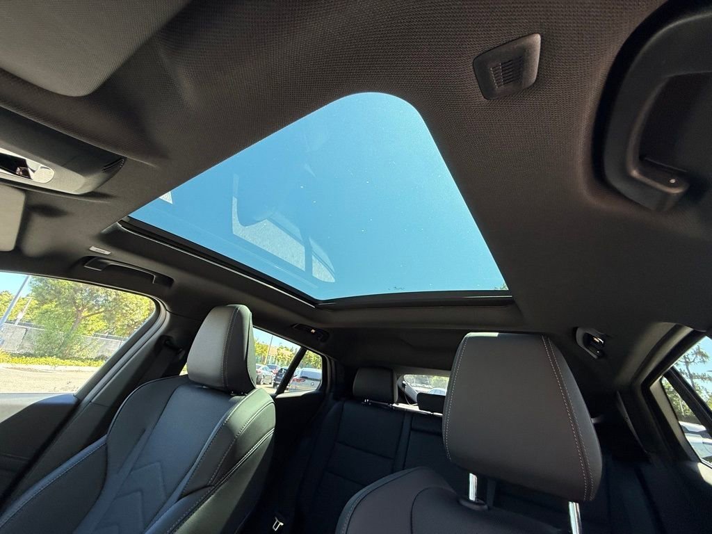 Used 2025 BMW X2 xDrive28i w/ Technology Package image 22