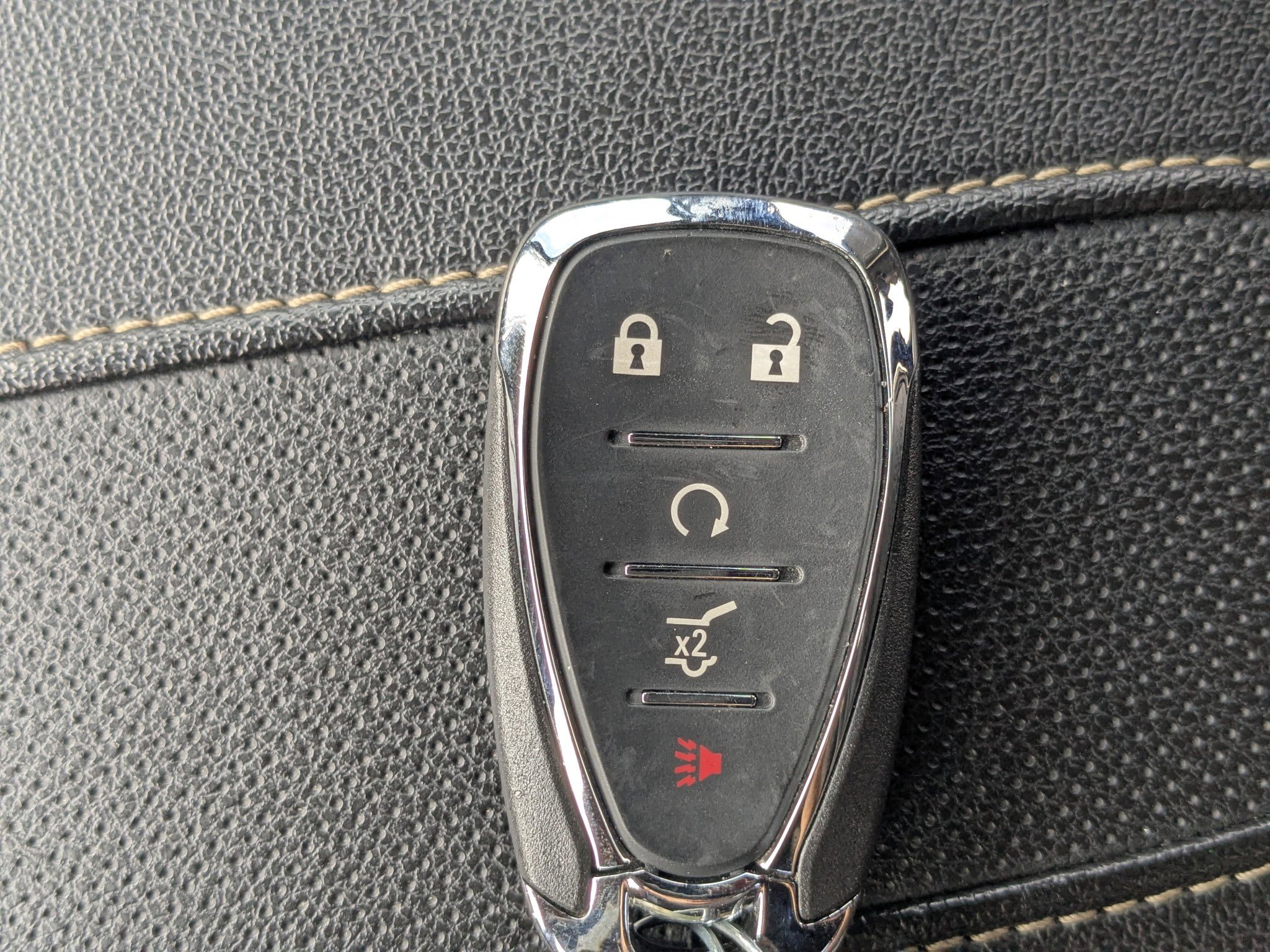 Used 2023 Chevrolet Traverse Premier image 35