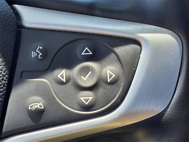 Used 2024 GMC Terrain SLT image 15
