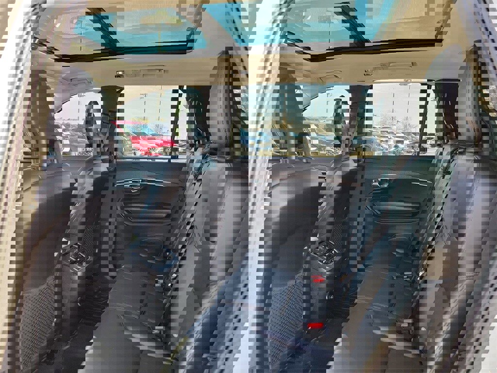 Used 2020 Volvo XC90 T5 Momentum w/ Protection Package image 13