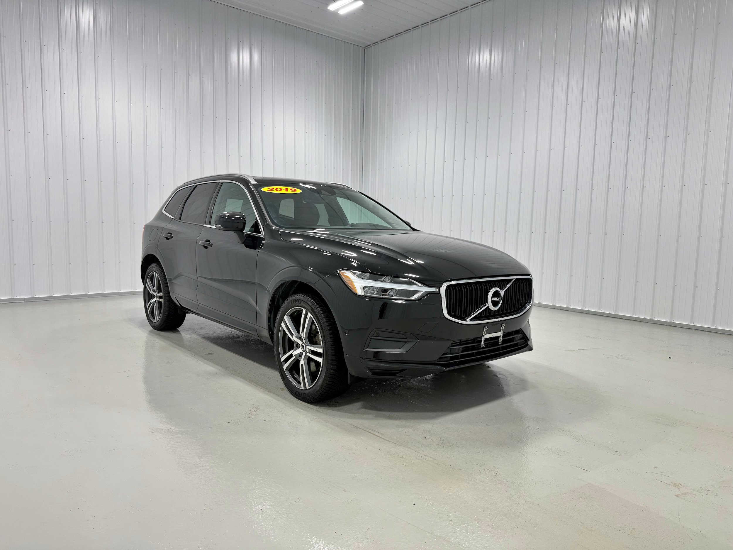 Used 2019 Volvo XC60 T6 Momentum w/ Premium Package AWD/4WD image 3