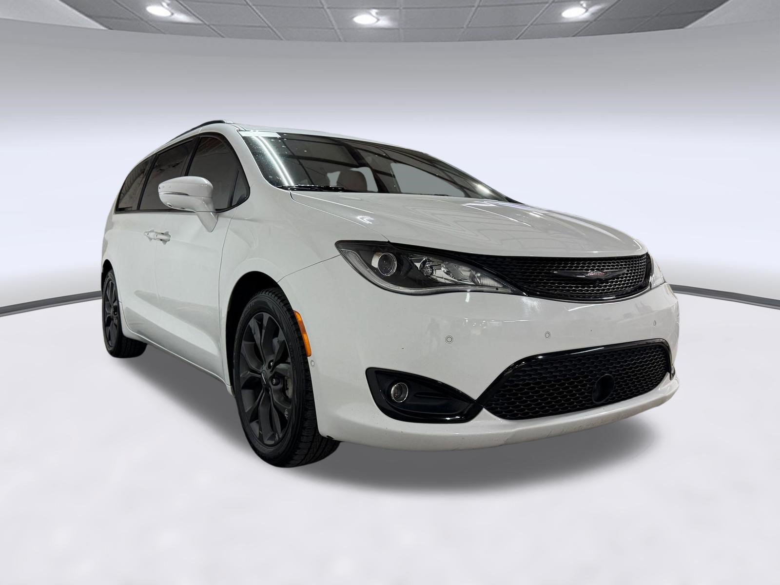 Used 2020 Chrysler Pacifica Limited w/ Quick Order Package 27H Red S FWD image 22