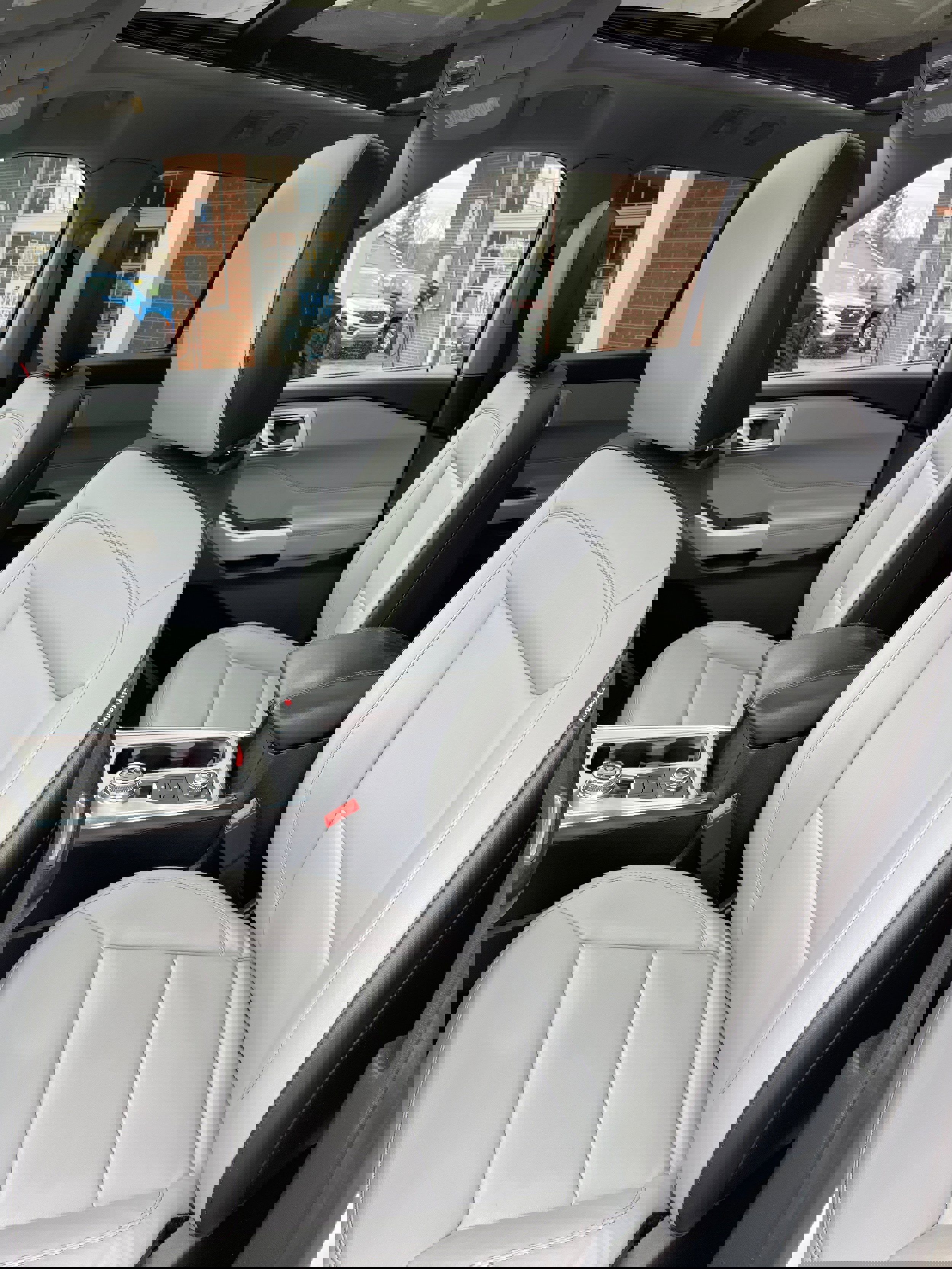 Used 2021 Ford Explorer XLT w/ Equipment Group 202A image 12