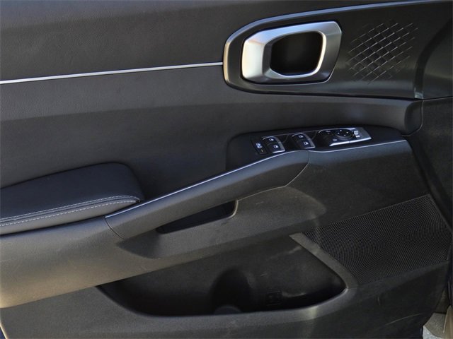 Certified 2025 Kia Sorento S w/ Panoramic Sunroof Package image 18
