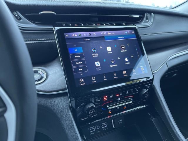 Used 2023 Jeep Grand Cherokee Limited w/ Luxury Tech Group II image 13