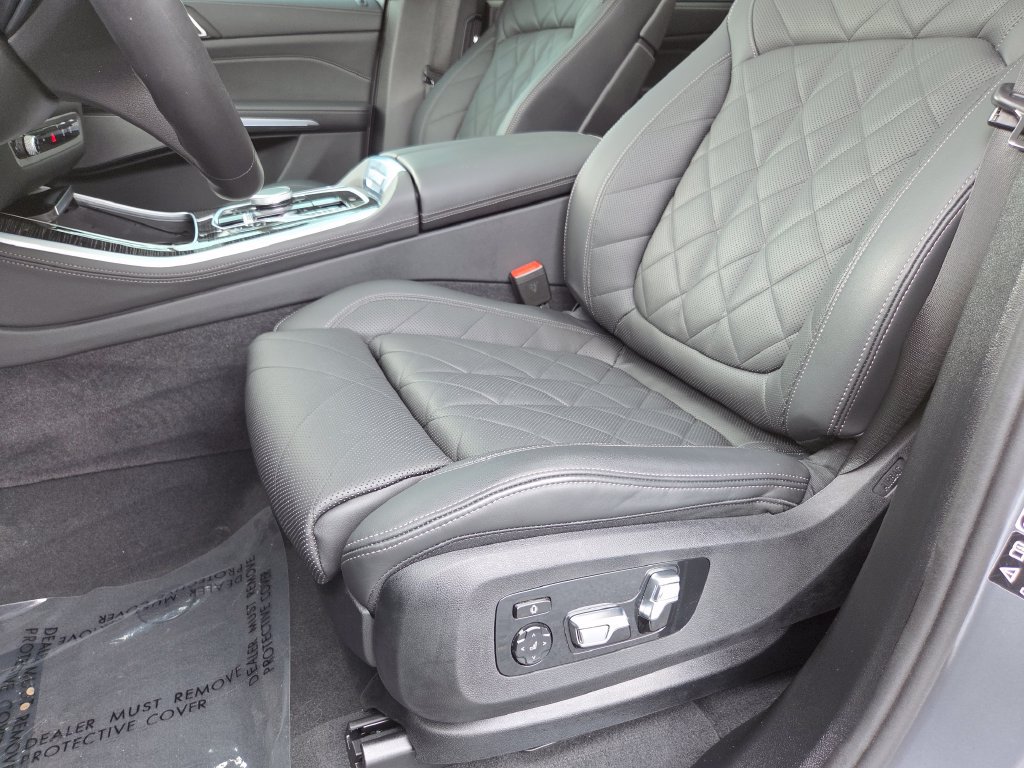 Used 2025 BMW X5 xDrive40i w/ M Sport Package AWD/4WD image 36